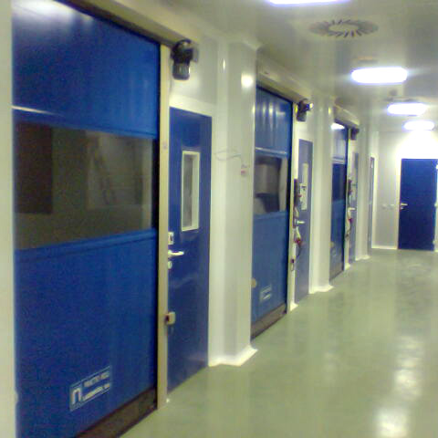 Puerta enrollable para salas blancas