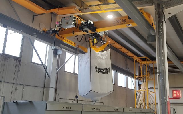 ICONEL CABLES: Overhead crane 2000 kg with Big Bag implement