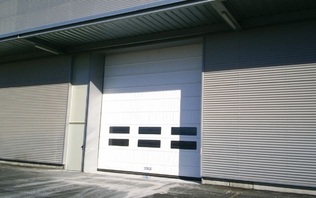 Puerta seccional industrial