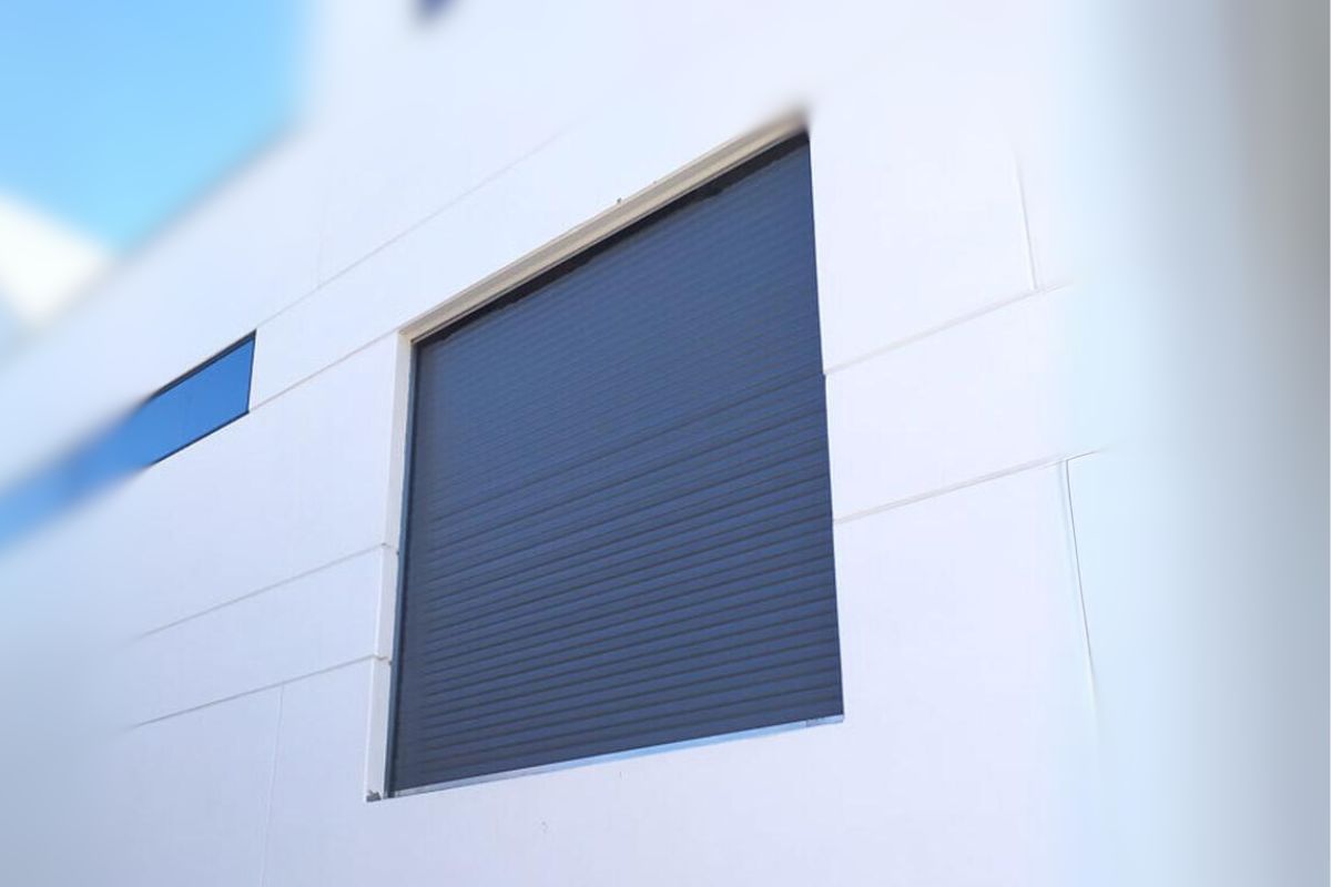 AMADOR VARAS: Puerta enrollable exterior