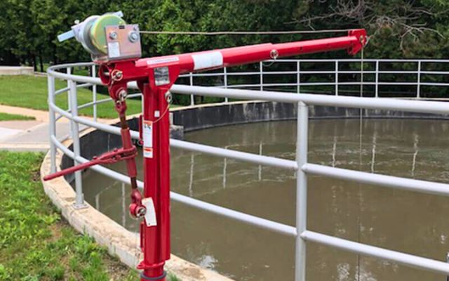 AGUAS RESIDUALES: pluma giratoria para el mantenimiento de bombas